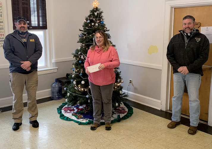 Pandemic doesn’t stop Elks Lodge from making donations